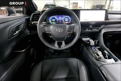 Oxygen White 2025 Toyota Crown Signia Limited