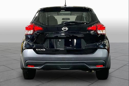 Super Black 2019 Nissan Kicks S