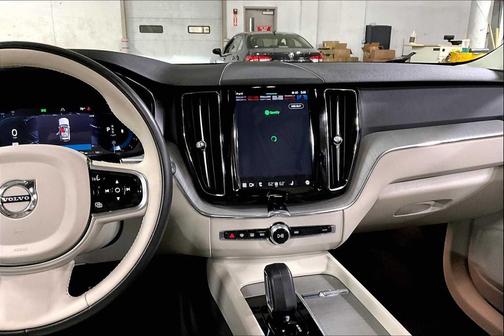 2024 Volvo XC60 B5 Plus Dark Theme