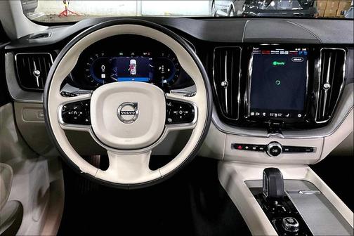 2024 Volvo XC60 B5 Plus Dark Theme