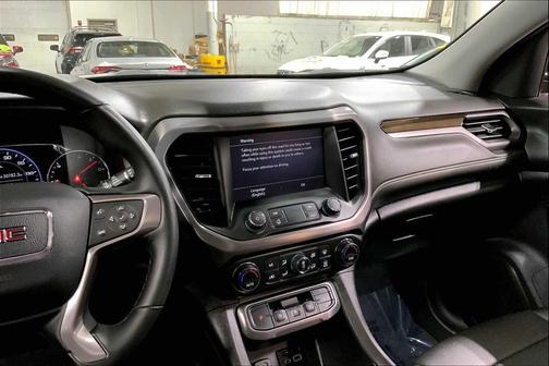 2023 GMC Acadia AWD AT4