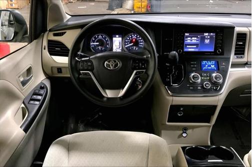 2018 Toyota Sienna LE