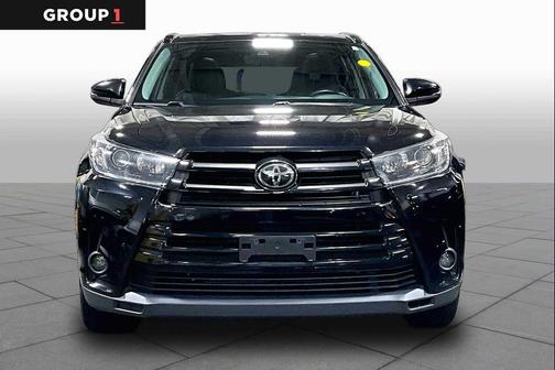 Midnight Black Metallic 2019 Toyota Highlander SE