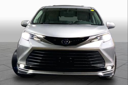 Celestial Silver Metallic 2024 Toyota Sienna Limited