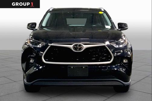 Midnight Black Metallic 2024 Toyota Highlander XLE
