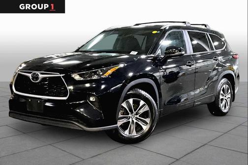Midnight Black Metallic 2023 Toyota Highlander XLE