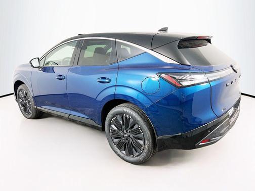 Aurora Blue Pearl Metallic/Super Black 2026 Nissan Murano Platinum