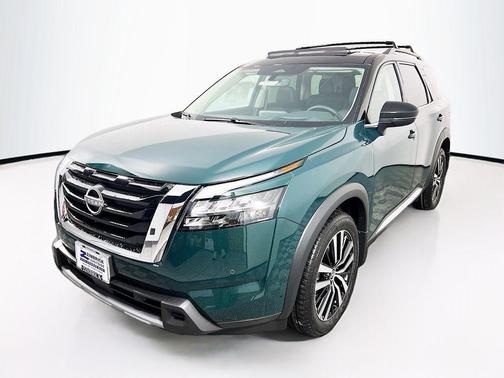 Obsidian Green Pearl/Super Black 2025 Nissan Pathfinder Platinum 4WD