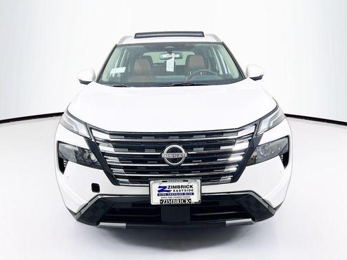 Everest White Pearl Tricoat 2026 Nissan Rogue Platinum