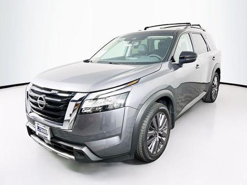 2023 Nissan Pathfinder SL 4WD