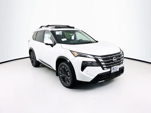 Everest White Pearl Tricoat 2026 Nissan Rogue Platinum