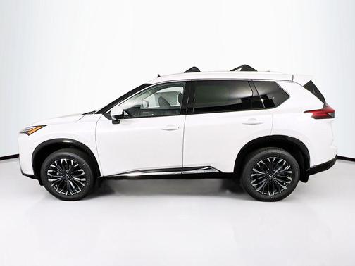 Everest White Pearl Tricoat 2026 Nissan Rogue Platinum