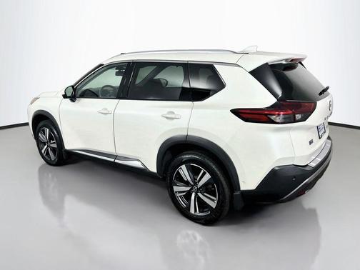 Pearl White Tricoat 2023 Nissan Rogue SL