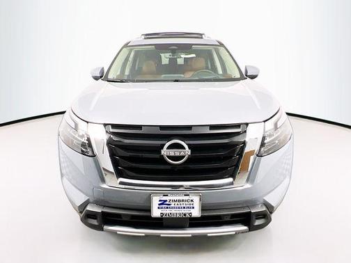 2025 Nissan Pathfinder Platinum 4WD