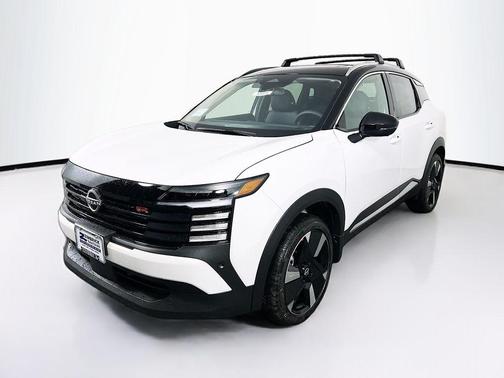 Aspen White Tricoat/Super Black 2026 Nissan Kicks SR