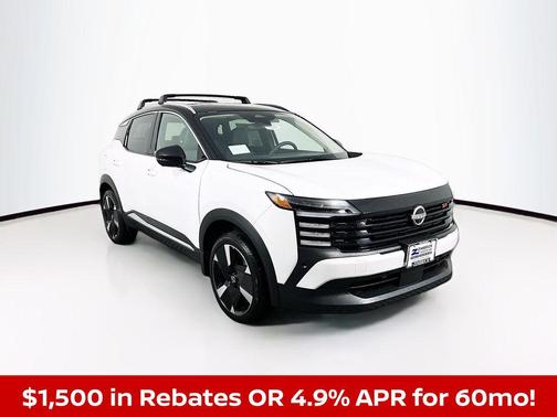 Aspen White Tricoat/Super Black 2026 Nissan Kicks SR