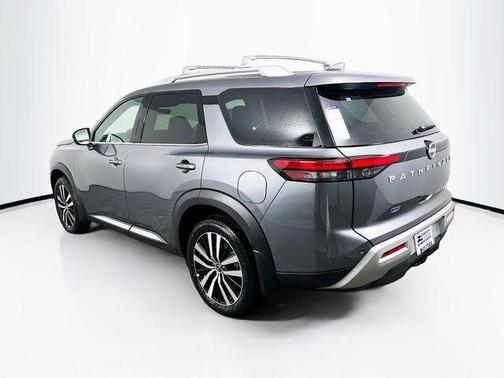 2025 Nissan Pathfinder Platinum 4WD