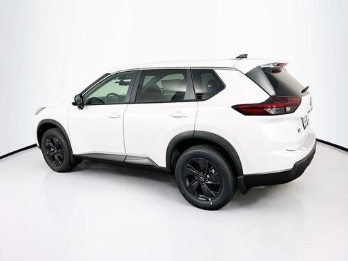 Everest White Pearl Tricoat 2026 Nissan Rogue SV