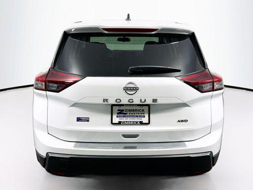 Everest White Pearl Tricoat 2026 Nissan Rogue SV