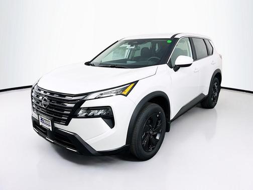 Everest White Pearl Tricoat 2026 Nissan Rogue SV