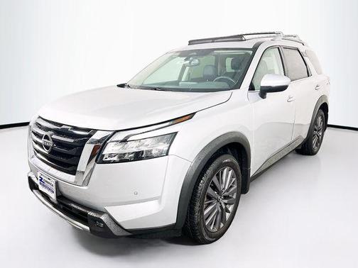 2022 Nissan Pathfinder SL 4WD