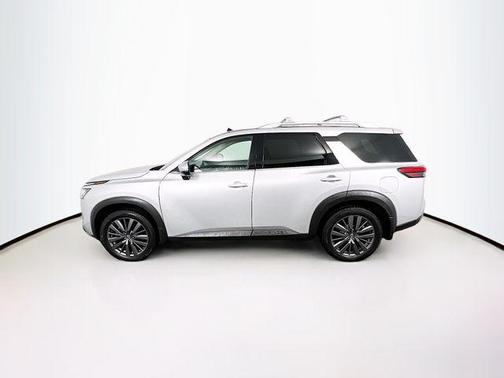 2022 Nissan Pathfinder SL 4WD