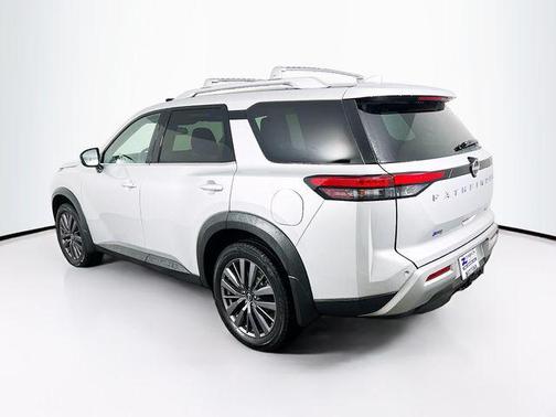 2022 Nissan Pathfinder SL 4WD