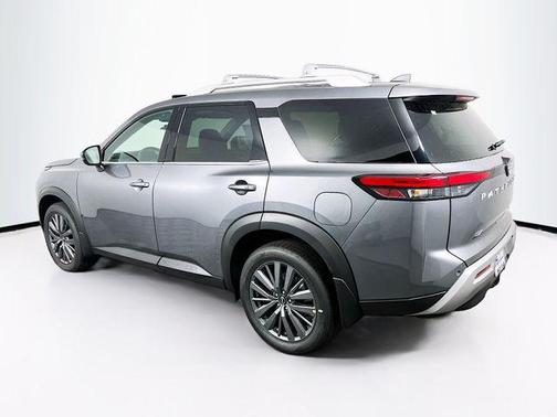 2025 Nissan Pathfinder SL 4WD