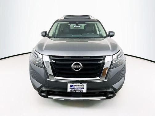 2025 Nissan Pathfinder SL 4WD