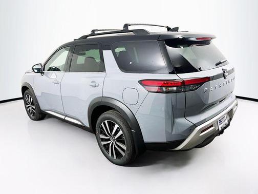 2025 Nissan Pathfinder Platinum 4WD