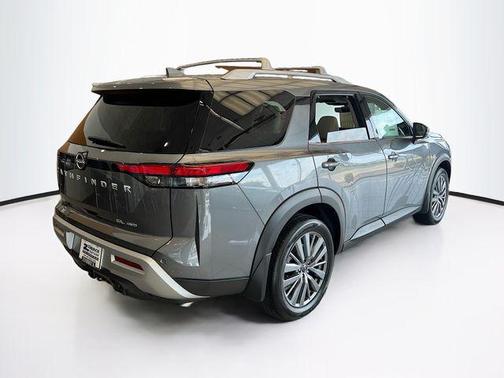 2025 Nissan Pathfinder SL 4WD