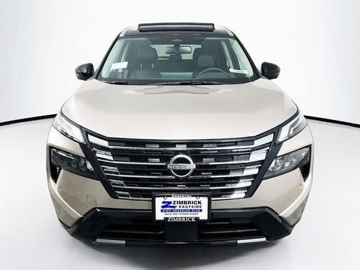 Champagne Silver Metallic/Super Black 2026 Nissan Rogue Platinum