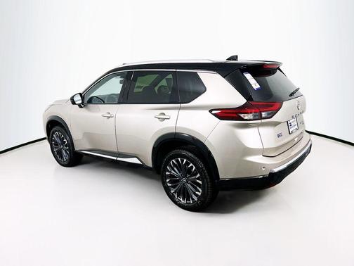 Champagne Silver Metallic/Super Black 2026 Nissan Rogue Platinum