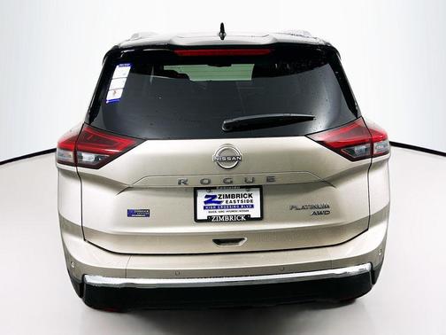 Champagne Silver Metallic/Super Black 2026 Nissan Rogue Platinum