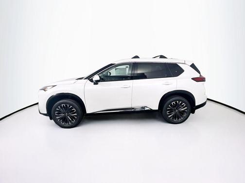 Everest White Pearl Tricoat 2026 Nissan Rogue Platinum