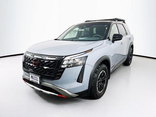 Boulder Gray Pearl/Super Black 2026 Nissan Pathfinder Rock Creek