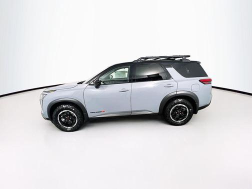 Boulder Gray Pearl/Super Black 2026 Nissan Pathfinder Rock Creek