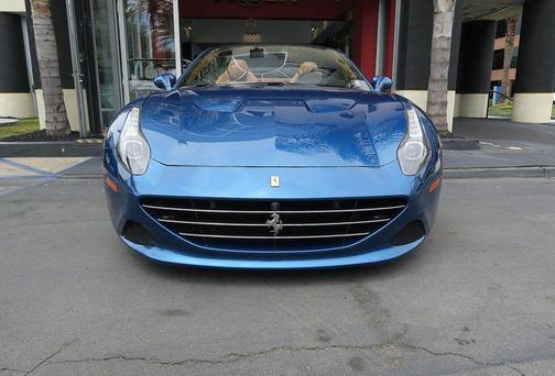 Blu California 2016 Ferrari California T