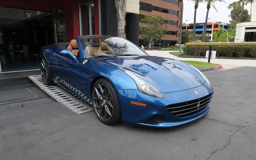 Blu California 2016 Ferrari California T