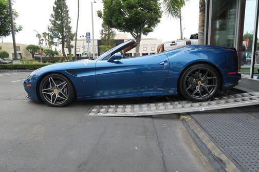 Blu California 2016 Ferrari California T
