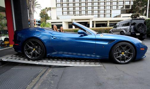 Blu California 2016 Ferrari California T