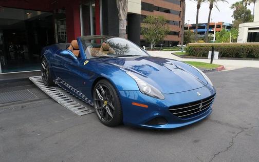 Blu California 2016 Ferrari California T