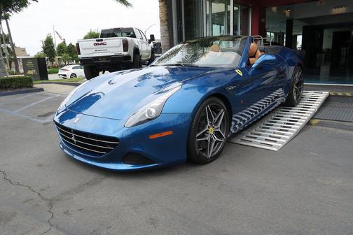 Blu California 2016 Ferrari California T