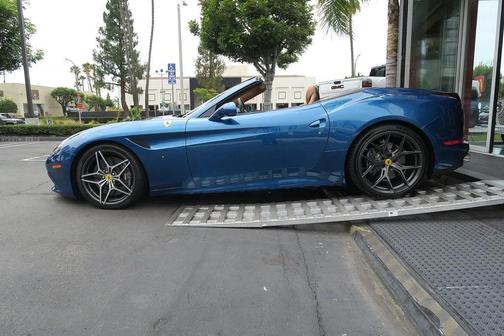 Blu California 2016 Ferrari California T