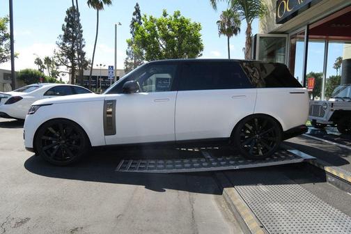2024 Land Rover Range Rover P615 SV