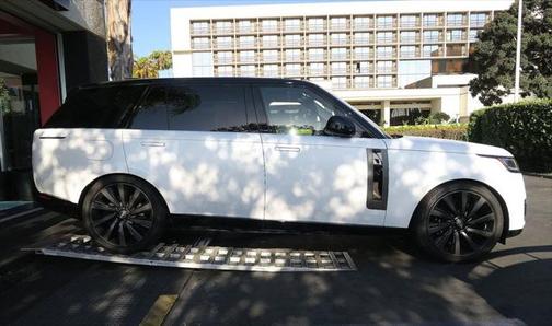 2024 Land Rover Range Rover P615 SV