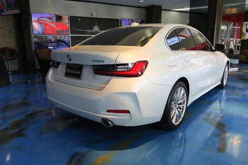 Mineral White Metallic 2024 BMW 330 330i
