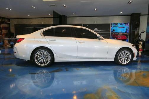 Mineral White Metallic 2024 BMW 330 330i