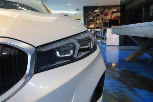 Mineral White Metallic 2024 BMW 330 330i