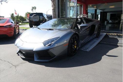2016 Lamborghini Aventador LP700-4